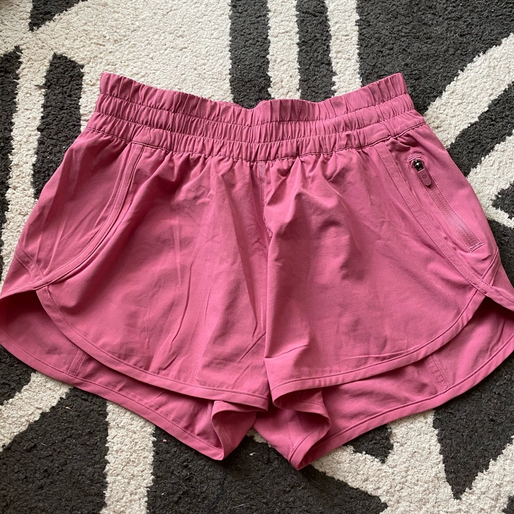 lululemon tracker short v *4”